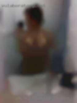 We are TN looking for sex looking to give someone a show.